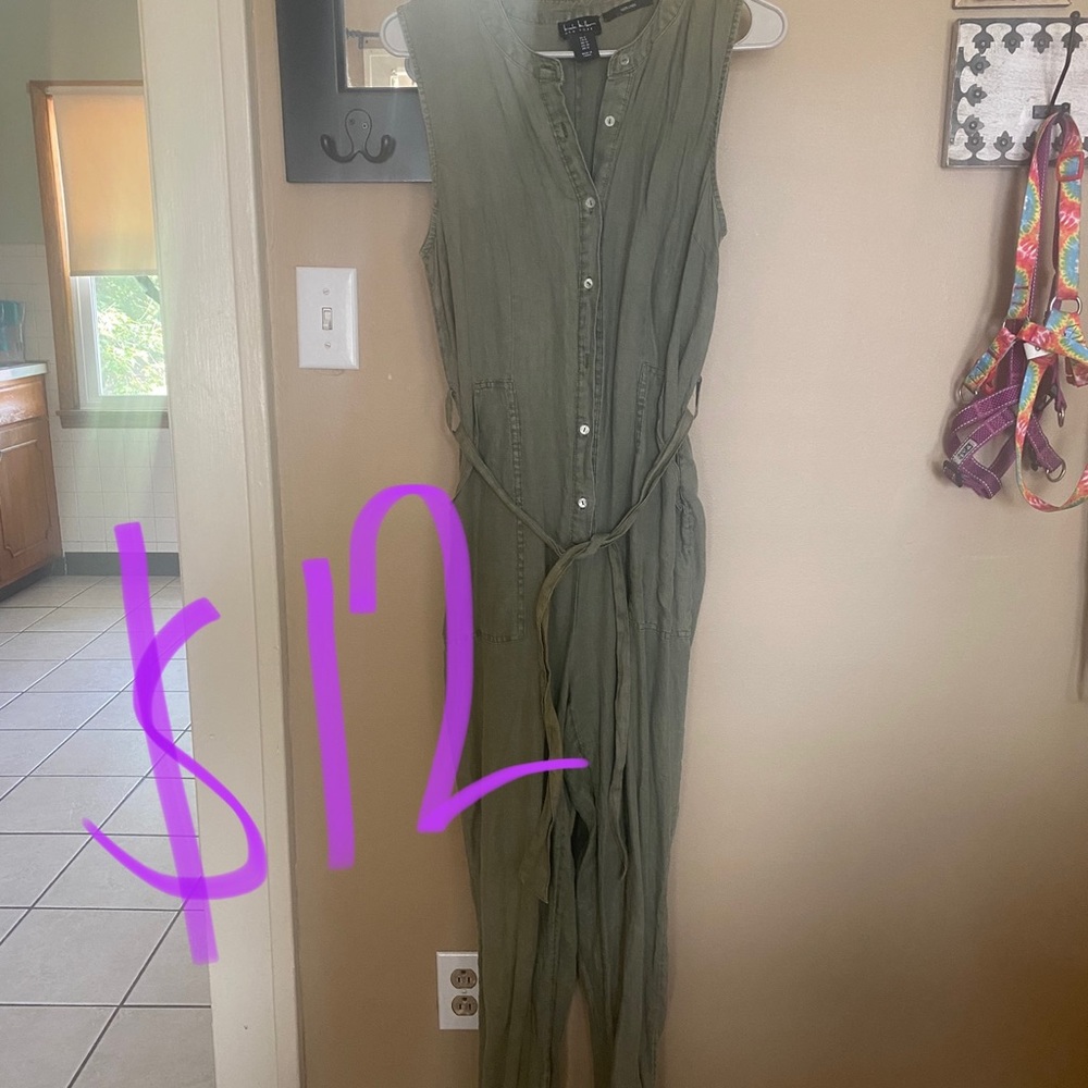 Nicole Miller size 8 women jumpsuit olive green in color